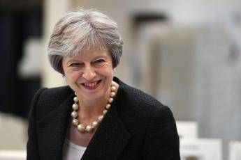 May ce la fa: sì alla fiducia May ce la fa: sì alla fiducia