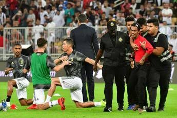 Invasione di campo e selfie con CR7 Invasione di campo e selfie con CR7