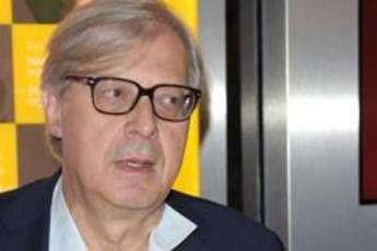 Sgarbi sui reperti restituiti: Solo a Napoli la sfortuna è più forte del diritto Sgarbi sui reperti restituiti: Solo a Napoli la sfortuna è più forte del diritto