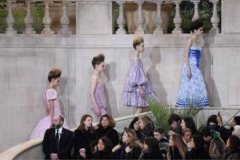 Dov'è Karl? Chanel sfila senza Lagerfeld Dov'è Karl? Chanel sfila senza Lagerfeld