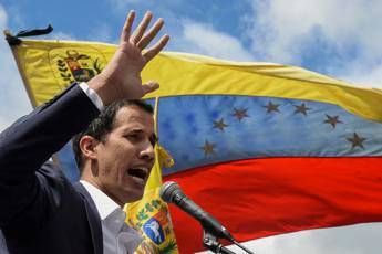 Venezuela, Guaidò si proclama presidente: sì di Trump Ira Maduro: Diplomatici Usa via in 72 ore Venezuela, Guaidò si proclama presidente: sì di Trump Ira Maduro: Diplomatici Usa via in 72 ore