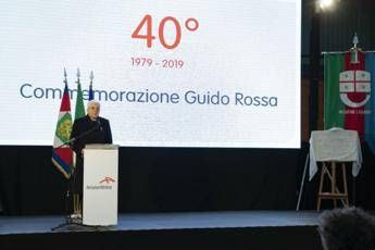 Mattarella: Terroristi in fuga devono scontare la pena 'Guido Rossa infame', scritta choc a Genova