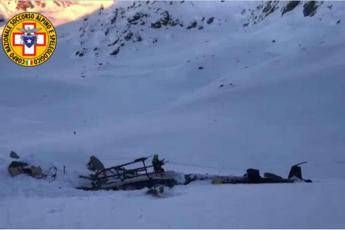 Scontro tra elicottero e aereo da turismo: 5 morti Scontro tra elicottero e aereo da turismo: 5 morti
