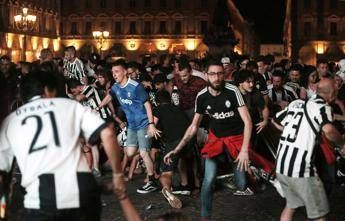 Piazza San Carlo, il fidanzato di Erika: Colpe non solo di banda dello spray Piazza San Carlo, il fidanzato di Erika: Colpe non solo di banda dello spray