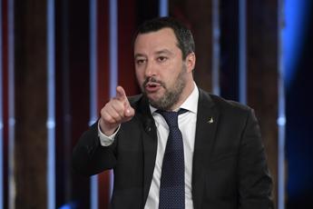 Salvini: Applausi a Rackete una vergogna