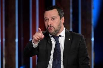 Salvini: Applausi a Rackete una vergogna