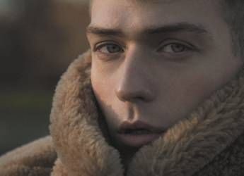 Irama: A Sanremo con la vita che vince sulla violenza sessuale Irama: A Sanremo con la vita che vince sulla violenza sessuale