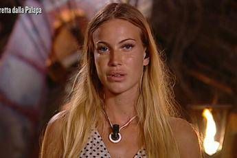 Taylor lascia l'Isola e Alessia bacchetta John Taylor lascia l'Isola e Alessia bacchetta John