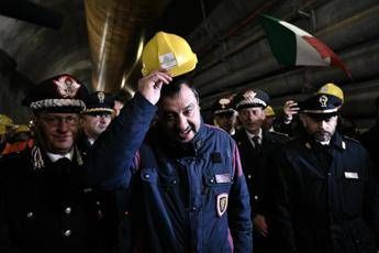 Salvini risponde a Di Battista Salvini risponde a Di Battista