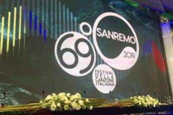 All'Ariston al via le prove tra glam, emozione e qualche stecca