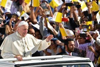 Bagno di folla per il Papa ad Abu Dhabi Bagno di folla per il Papa ad Abu Dhabi