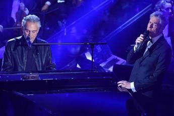 Bocelli-Baglioni, standing ovation dell'Ariston Bocelli-Baglioni, standing ovation dell'Ariston