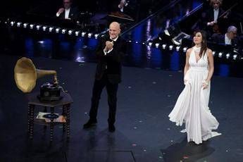 Bisio e Raffaele, omaggio alla canzone degli anni Quaranta Bisio e Raffaele, omaggio alla canzone degli anni Quaranta