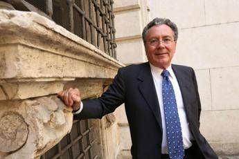 Gros Pietro,: 'Intendiamo diventare prima impact bank del mondo' Gros Pietro,: 'Intendiamo diventare prima impact bank del mondo'