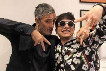 Ultimo dà buca anche a Fiorello