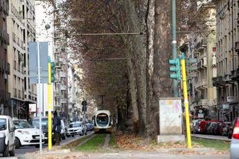 Investito da tram a Milano, è in pericolo di vita Investito da tram a Milano, è in pericolo di vita