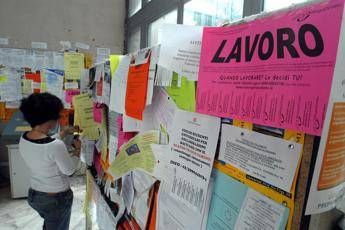 Lavoro, tornano a calare gli occupati