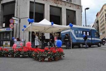 Violenza di genere, camper Polizia di Stato a Palermo Violenza di genere, camper Polizia di Stato a Palermo