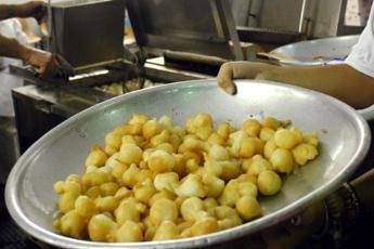 Frittelle gratis solo a bimbi italiani, bufera su consigliere Frittelle gratis solo a bimbi italiani, bufera su consigliere