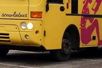 Dimenticato nello scuolabus per 6 ore Dimenticato nello scuolabus per 6 ore