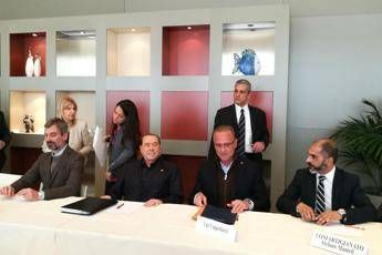 Berlusconi: Mi auguro di cuore che governo cada Berlusconi: Mi auguro di cuore che governo cada
