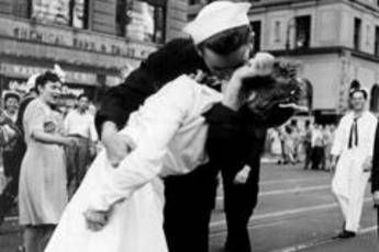 Morto il marinaio del bacio a Times Square Morto il marinaio del bacio a Times Square