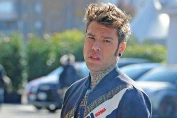 Fedez incontra Obama ma lui gli nega selfie Fedez incontra Obama ma lui gli nega selfie