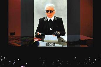Fendi omaggia Lagerfeld Fendi omaggia Lagerfeld