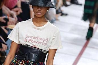 Dior, sfila la sorellanza Dior, sfila la sorellanza