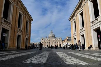 In Vaticano arriva il Covid-detector, disinfetta anche piedi e mani