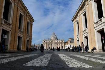 Vaticano conferma: Segretario del Papa lascia l'incarico