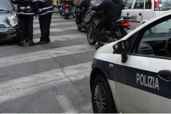 Roma, pullman contro semaforo: ferito un pedone Roma, pullman contro semaforo: ferito un pedone
