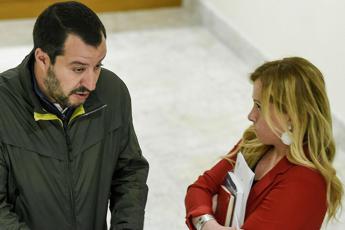 Ipotesi governo ponte, chiarimento e 'toni cordiali' per Salvini-Meloni