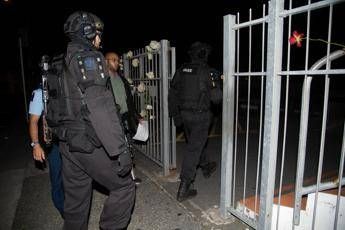 La telefonata dalla moschea: Stanno sparando La telefonata dalla moschea: Stanno sparando