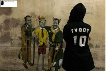Roma, murale con Conte Pinocchio, Di Maio gatto e Salvini volpe Roma, murale con Conte Pinocchio, Di Maio gatto e Salvini volpe