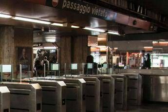 Metro chiusa, pugno duro della sindaca Raggi Metro chiusa, pugno duro della sindaca Raggi