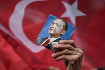Erdogan minaccia: Senza ritiro curdi offensiva va avanti