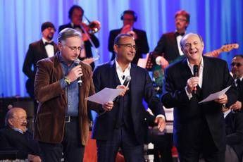 Costanzo fa cantare i 'tre tenori' della tv Costanzo fa cantare i 'tre tenori' della tv
