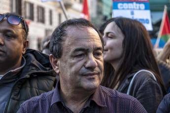 Mimmo Lucano: Oggi vado da mio padre in ospedale Mimmo Lucano: Oggi vado da mio padre in ospedale