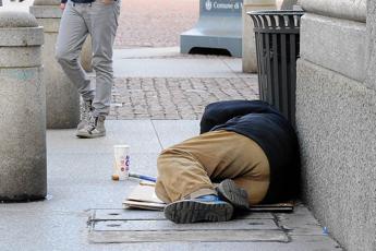 Emergenza freddo, senzatetto trovato morto in stazione Tortona