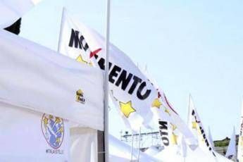 Nel M5S molti 'brindano' a rottura, si apre pagina Pd Nel M5S molti 'brindano' a rottura, si apre pagina Pd
