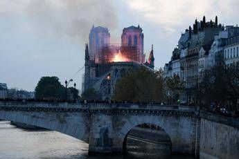 L'Italia si stringe alla Francia L'Italia si stringe alla Francia