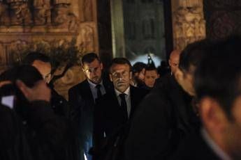 Macron invita il Papa a Parigi Macron invita il Papa a Parigi