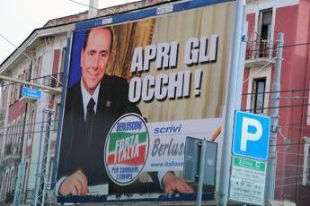 Silvio rispolvera i vecchi '6X3' Silvio rispolvera i vecchi '6X3'
