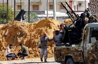 UN airlifts 163 refugees to Niger from war-torn Libya UN airlifts 163 refugees to Niger from war-torn Libya
