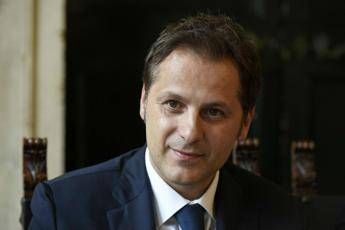 Siri: Passo indietro? Io lavoro Siri: Passo indietro? Io lavoro