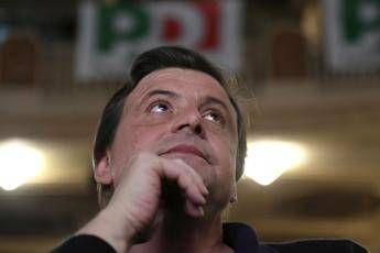 Calenda attacca Renzi: M5S non erano incompatibili? Calenda attacca Renzi: M5S non erano incompatibili?