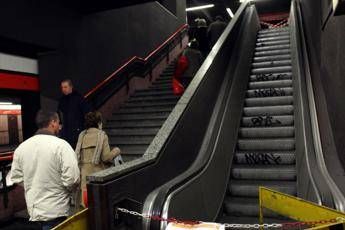 Metro Roma, guaste per ore scale mobili Furio Camillo Metro Roma, guaste per ore scale mobili Furio Camillo