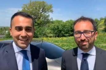 Di Maio e Bonafede tamponati in auto Di Maio e Bonafede tamponati in auto