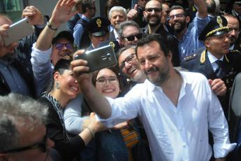 Selfie con Salvini su Facebook, non le affittano stanza